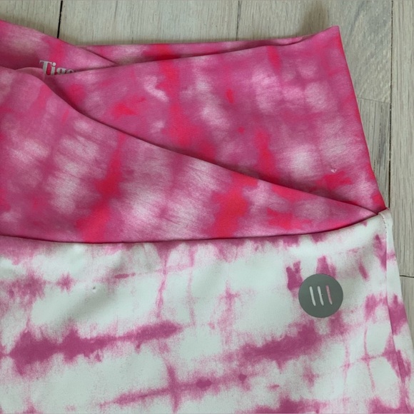 🩷🤍Tiger Mist Sports Bra and Leggings Set🤍🩷 - Picture 13 of 15